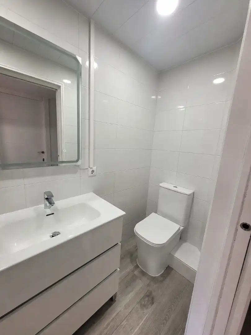 Badezimmer von Wohnung zum Verkauf in El Prat de Llobregat mit Klimaanlage, Heizung und Ofen