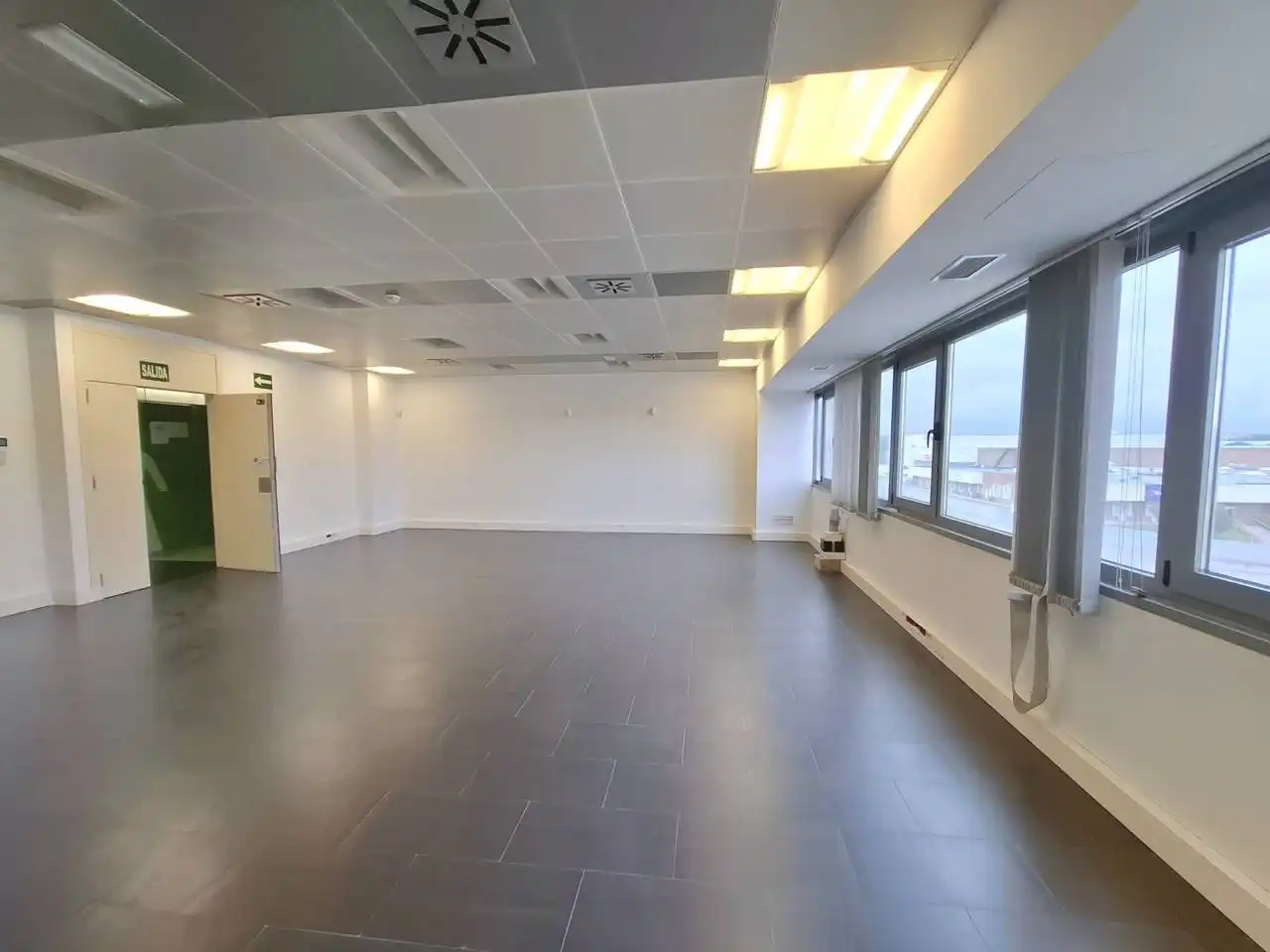 Oficina de alquiler en Coslada con Aire acondicionado, Calefacción y Alarma