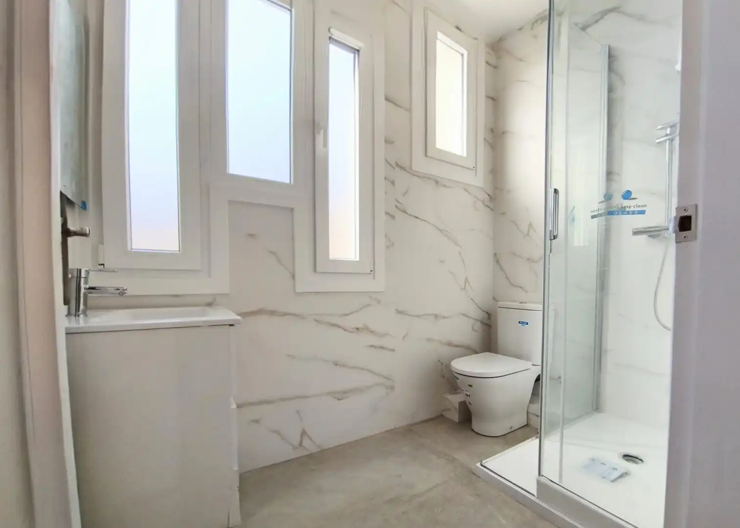 Bathroom of Flat for rent in Barcelona  with Air Conditioner, Terrace and Oven