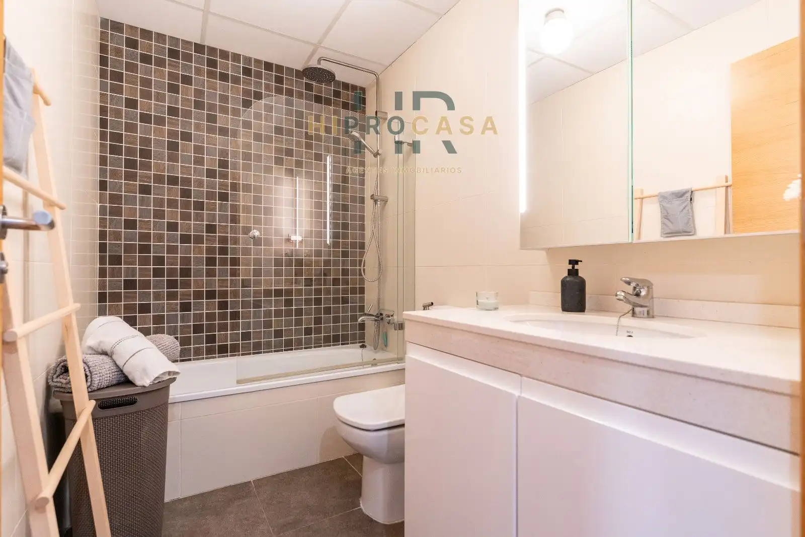 Bathroom of Flat for sale in Vinyols i els Arcs  with Air Conditioner, Heating and Storage room