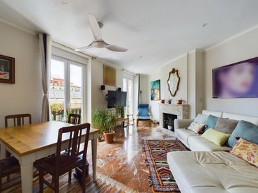 Piso con balcón en venta en L'Eixample