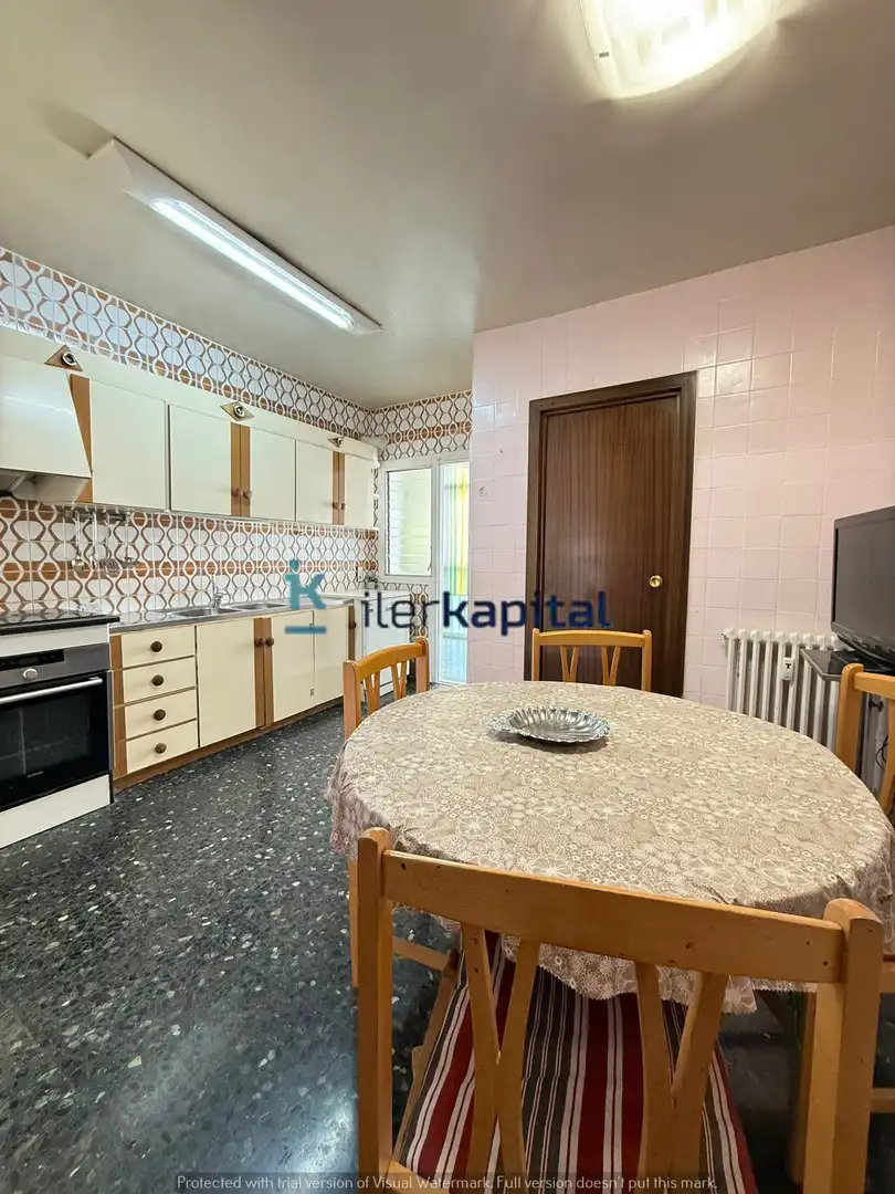 Küche von Wohnung zum Verkauf in Lleida mit Klimaanlage und Heizung