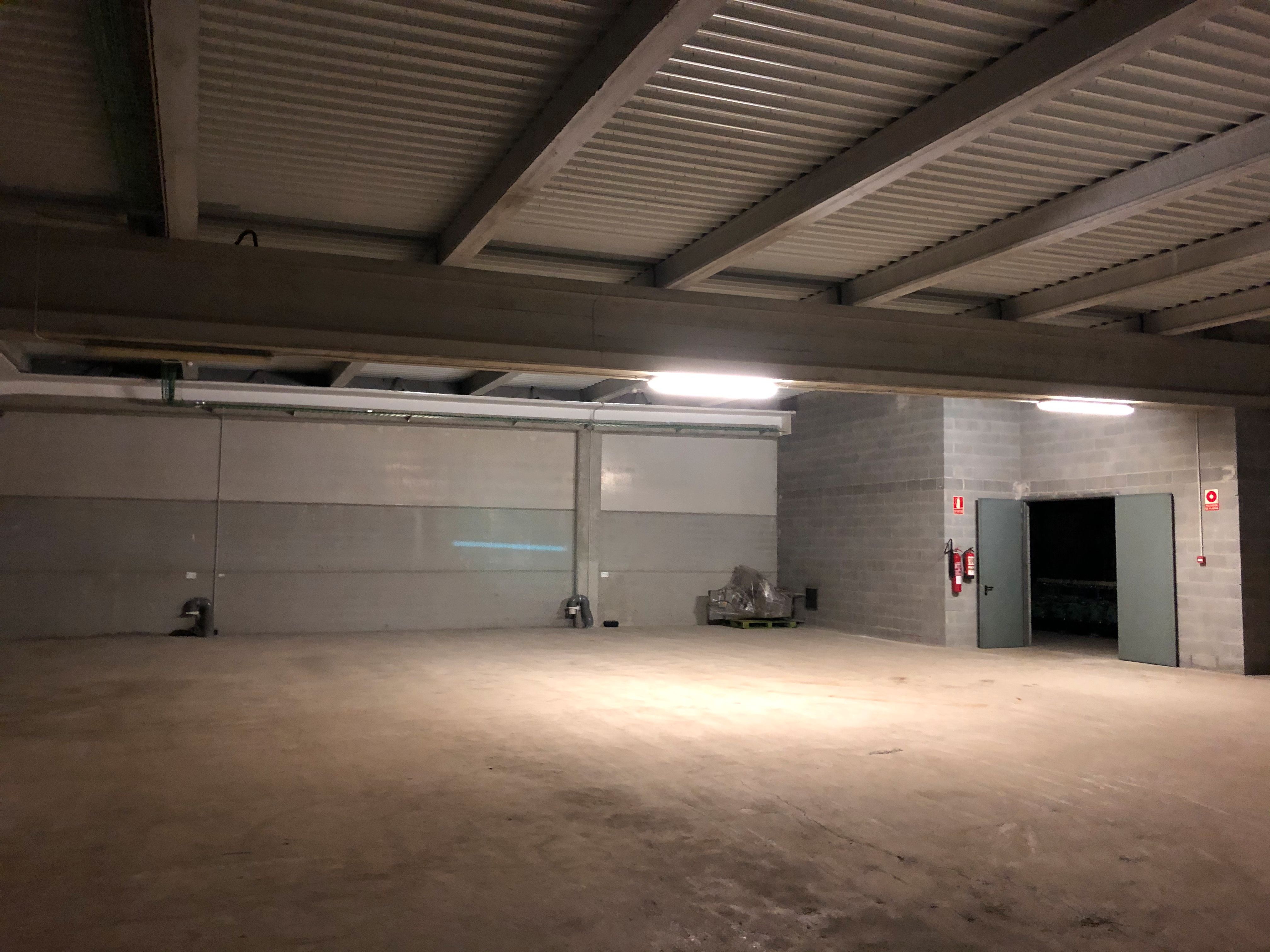 Industrial buildings for sale in Zona Franca - Port