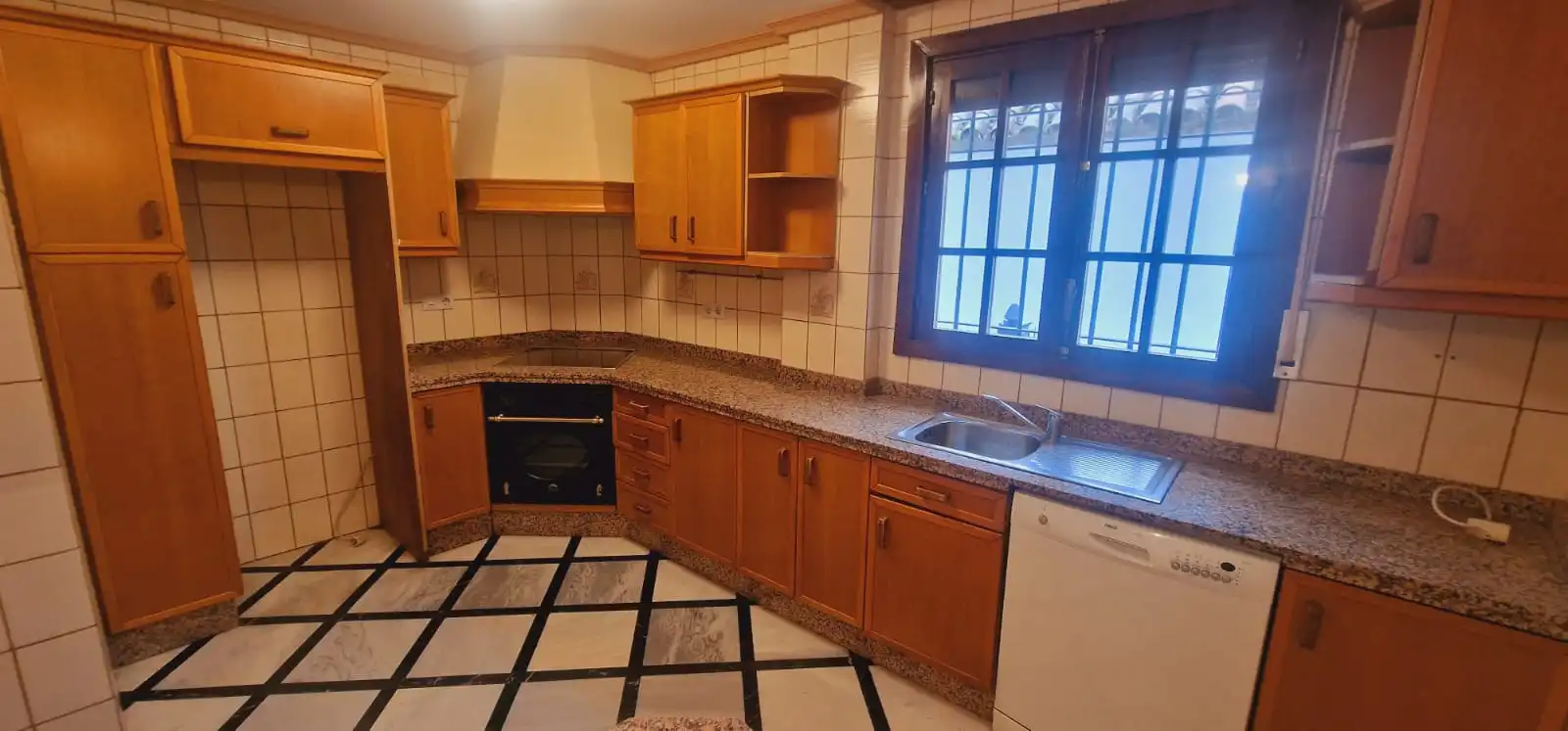 Cuina de Casa o xalet en venda en Córdoba amb Aire condicionat, Calefacció i Jardí privat