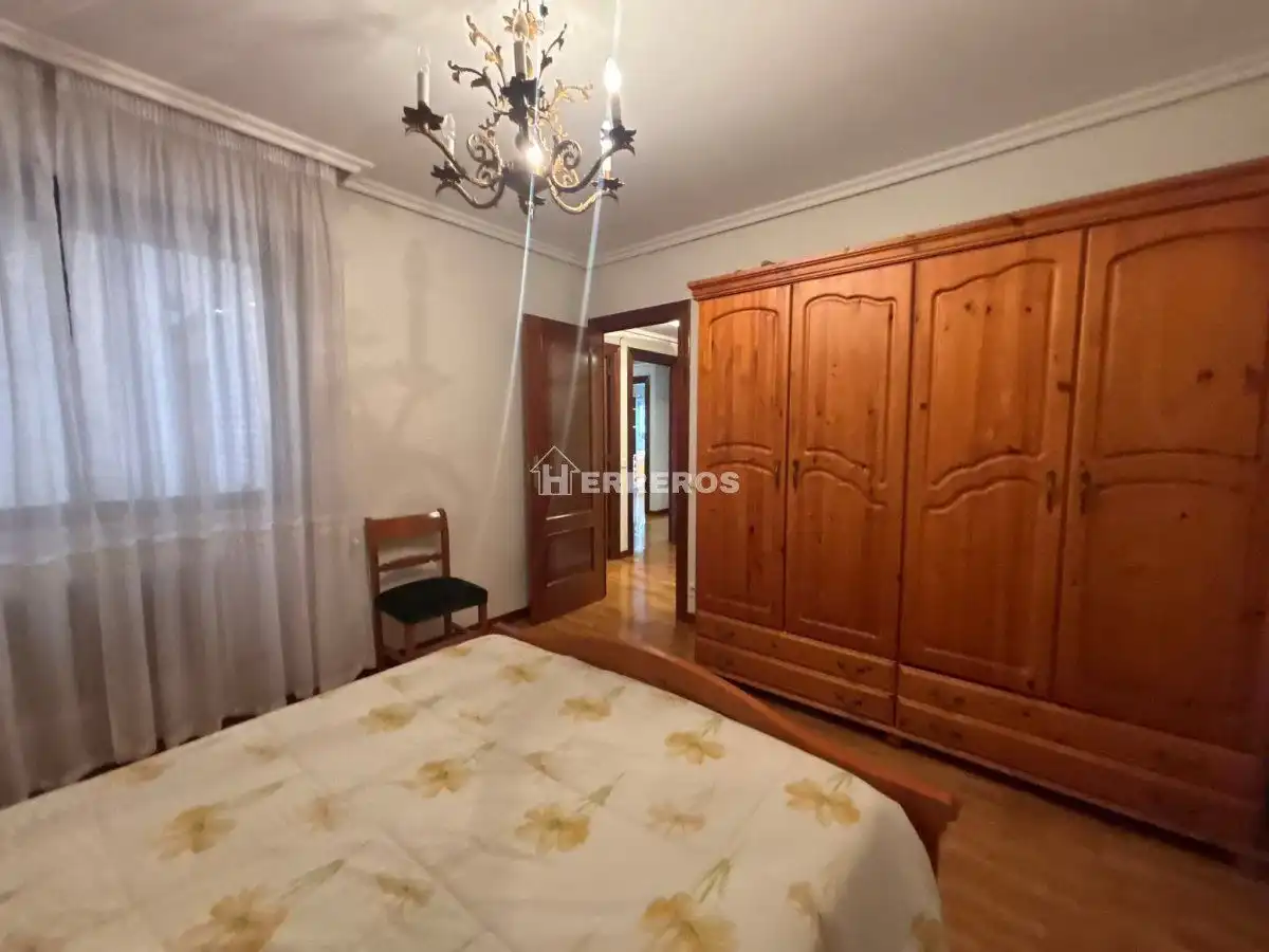 Habitación de Piso en venta en  Logroño con Calefacción, Parquet y Terraza