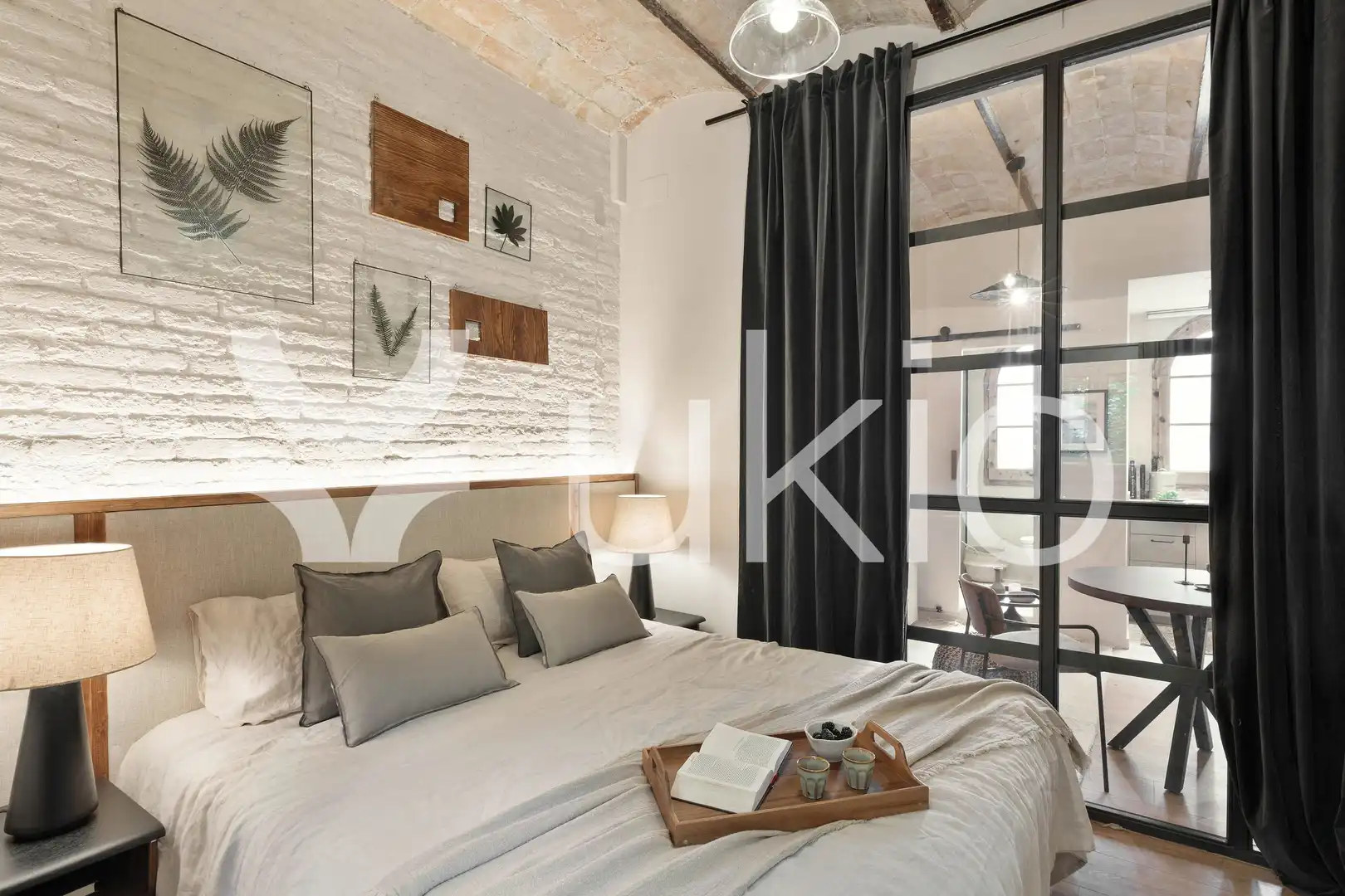 Dormitori de Apartament de lloguer en Barcelona amb Aire condicionat, Calefacció i Moblat