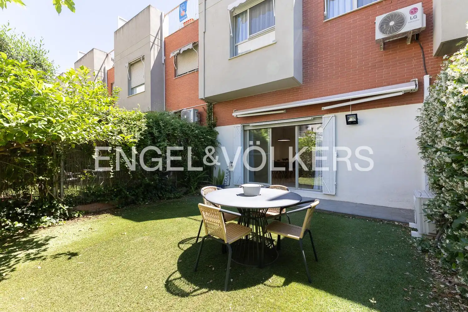 Terraza de Casa o chalet de alquiler en Rocafort con Aire acondicionado, Calefacción y Jardín privado