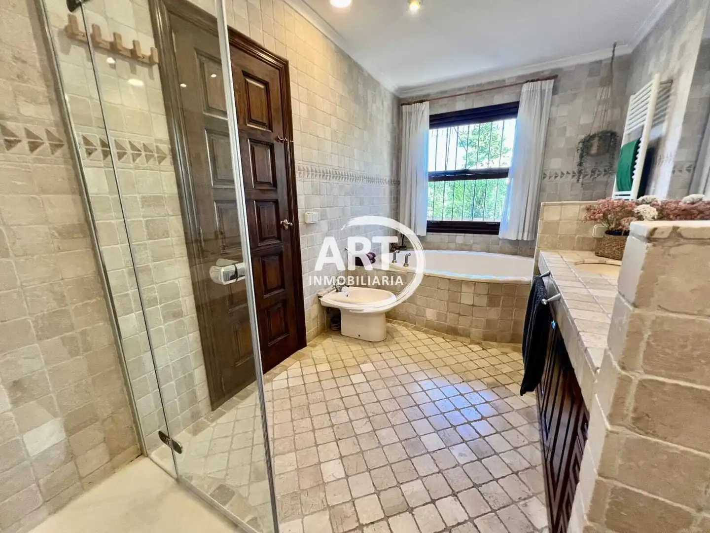 Bathroom of Houses for sale in L'Eliana  with Air Conditioner, Heating and Private garden
