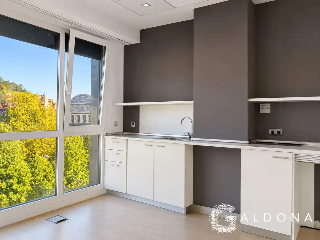 Kitchen of Office for rent in Donostia - San Sebastián   with Air Conditioner and Heating