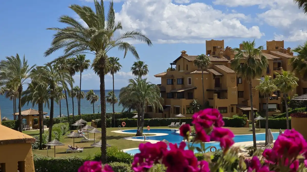 Piso con ascensor en venta en Estepona Pueblo, imagen 2