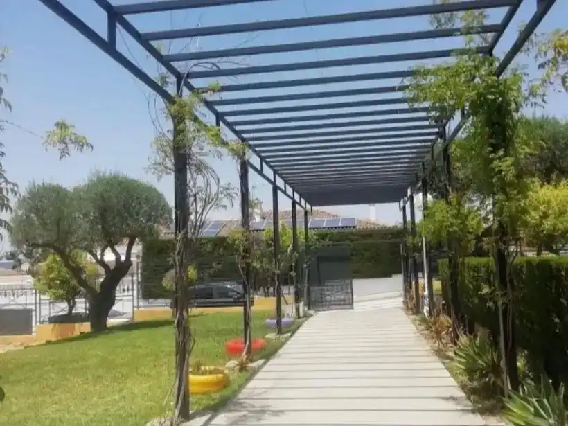 Terrassa de Casa o xalet en venda en Espartinas amb Aire condicionat, Jardí privat i Piscina