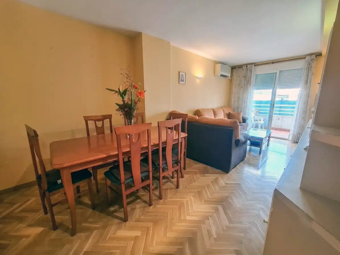 Dining room of Flat for sale in Fuenlabrada  with Air Conditioner, Heating and Parquet flooring