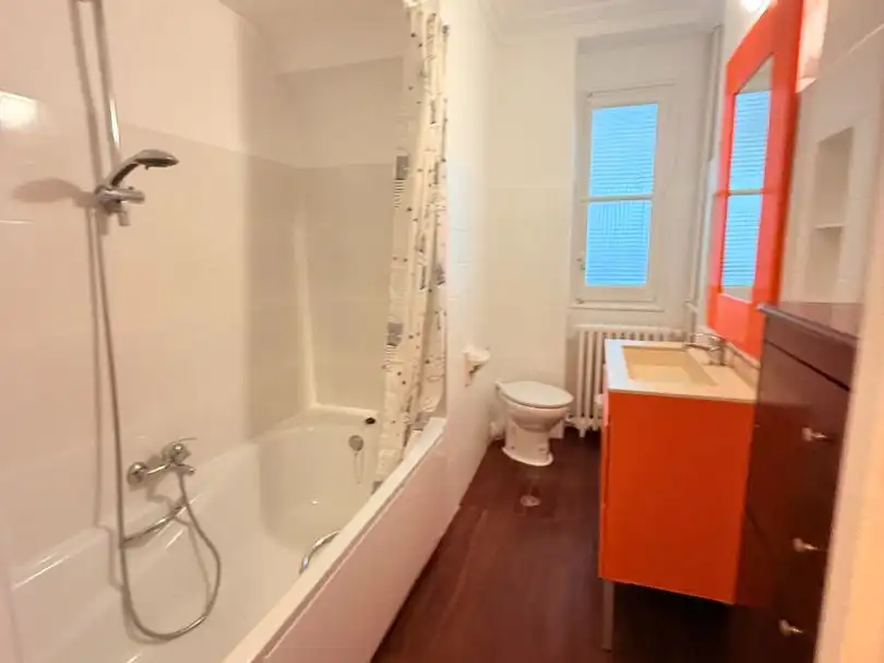 Bathroom of Flat for sale in  Madrid Capital  with Air Conditioner, Terrace and Balcony