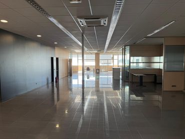 Nave industrielle avec ascenseur à louer à Canyet - Pomar