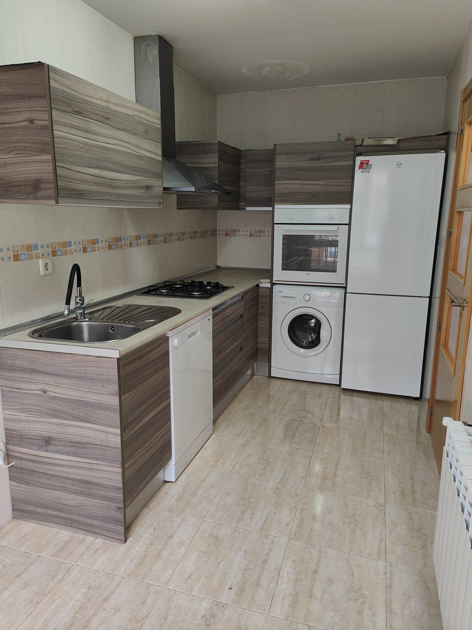 Cuina de Casa adosada en venda en Corral de Almaguer amb Aire condicionat, Calefacció i Parquet