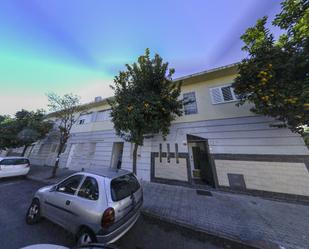 Exterior view of Single-family semi-detached for sale in  Sevilla Capital