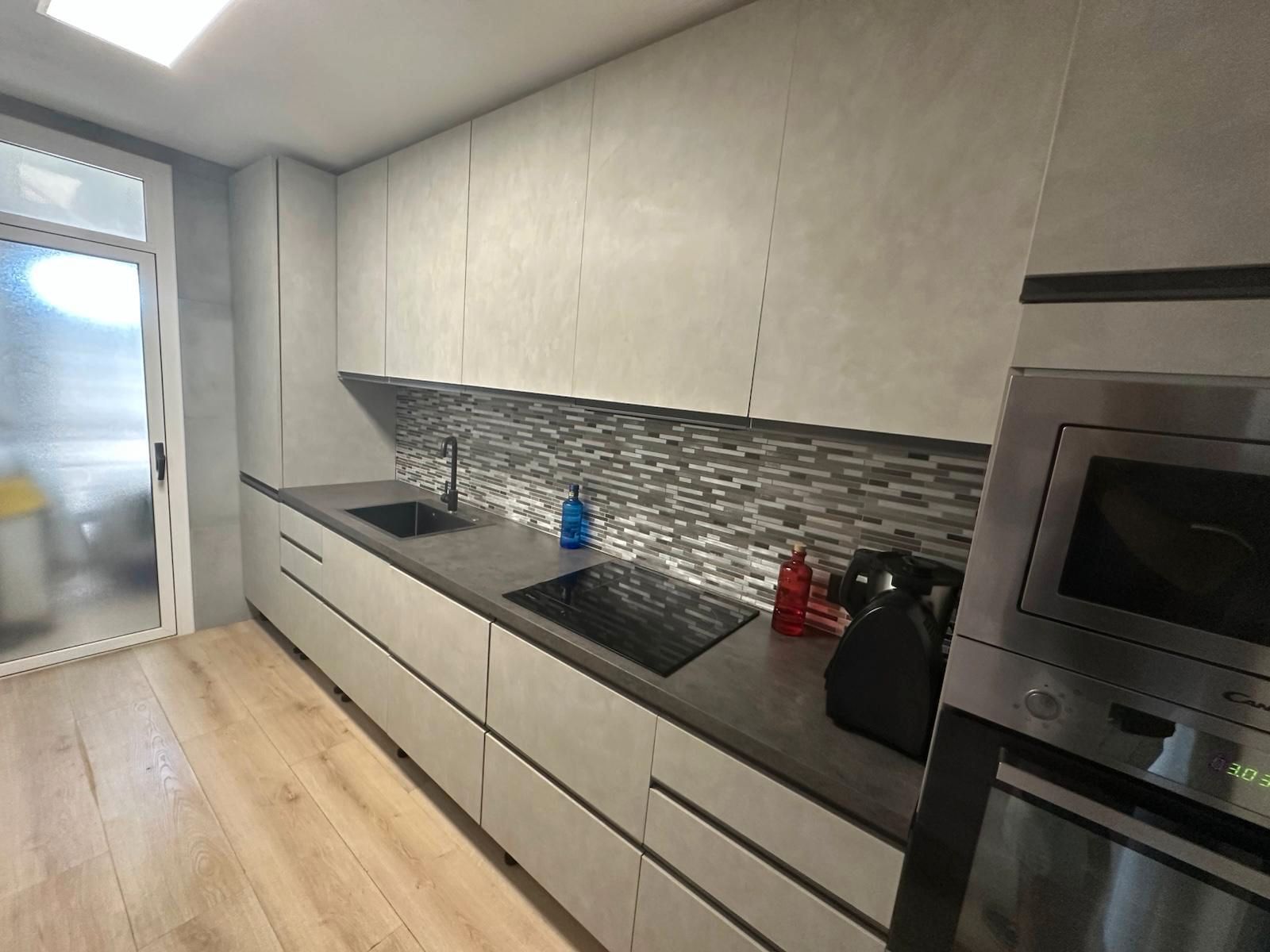 Kitchen of Flat for sale in Mataró  with Furnished, Washing machine and Microwave