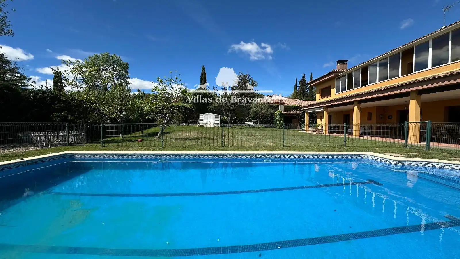 Exterior view of Houses for sale in Villanueva de la Cañada  with Air Conditioner, Heating and Parquet flooring
