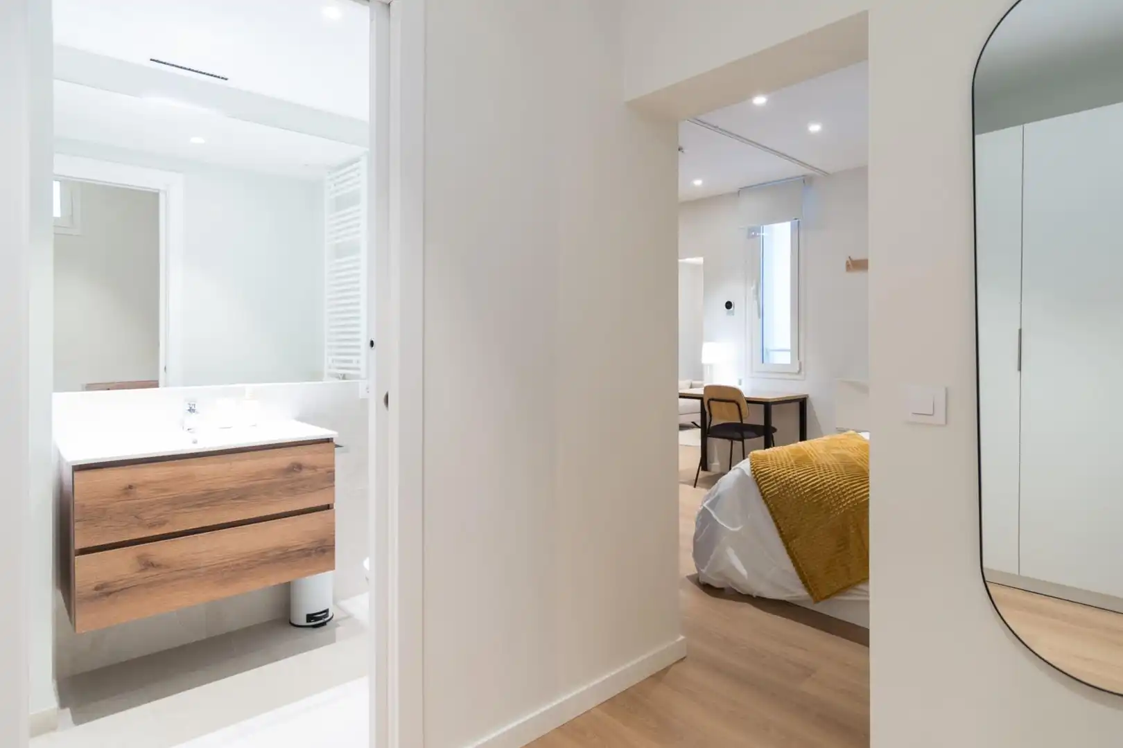 Schlafzimmer von Wohnung zur Miete in Madrid mit Heizung, Terrasse und Möbliert