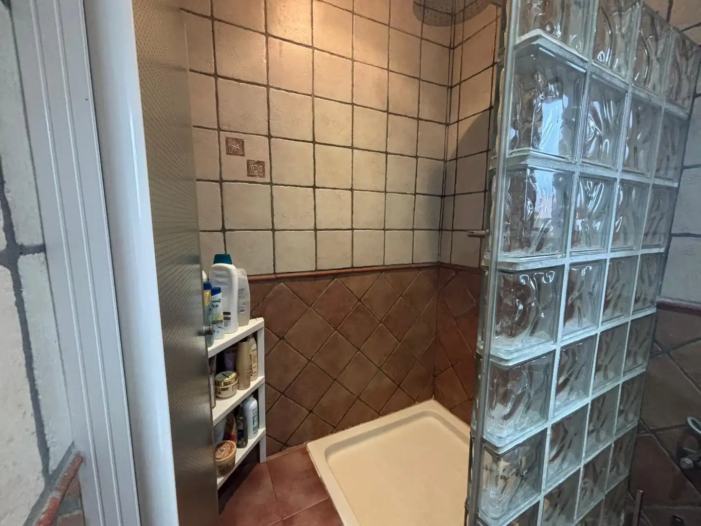 Baño de Casa adosada en venta en Los Montesinos con Aire acondicionado, Terraza y Amueblado