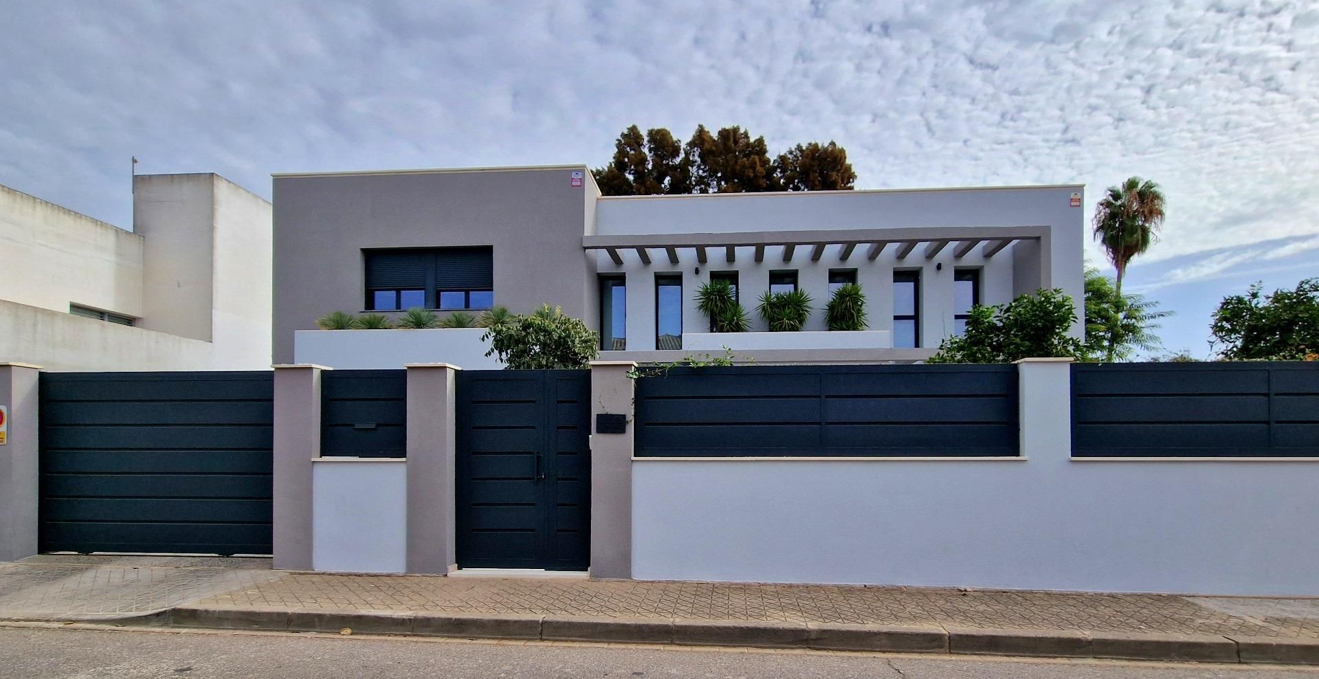 Vista exterior de Casa o chalet en venta en Valencina de la Concepción con Jardín privado, Terraza y Trastero