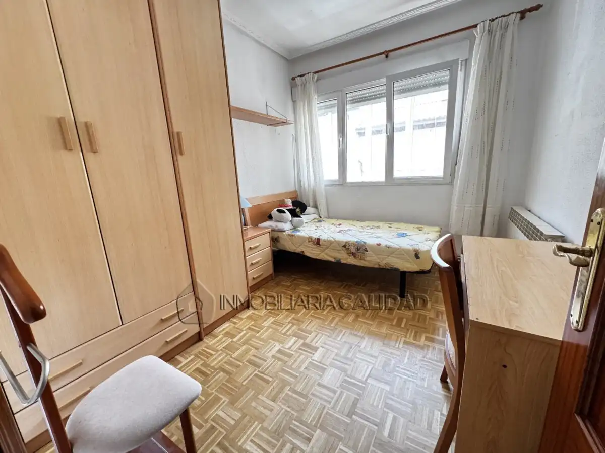 Bedroom of Flat for rent in Burgos  with Heating, Terrace and Furnished