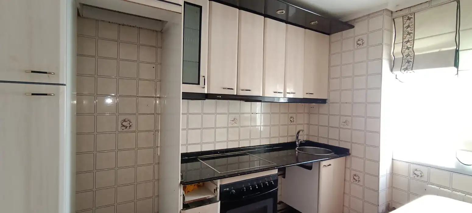 Cuina de Pis en venda en  Logroño amb Calefacció, Parquet i Terrassa