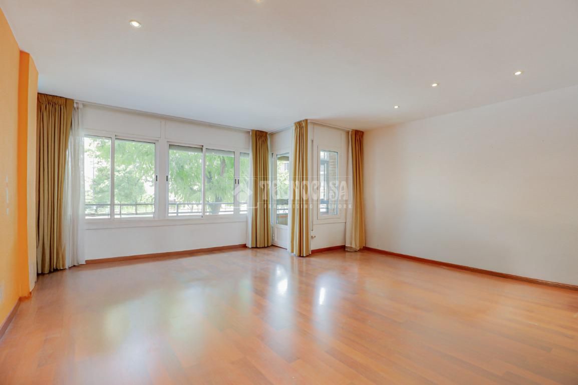Sala d'estar de Pis en venda en Terrassa amb Calefacció, Parquet i Balcó