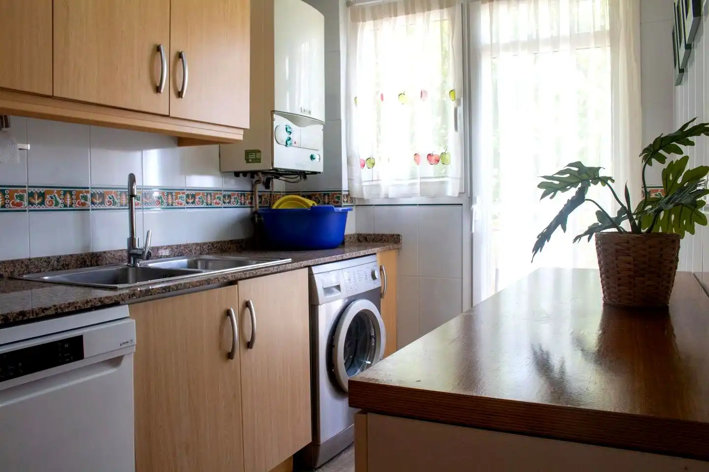 Cuina de Apartament de lloguer en Valencia amb Aire condicionat, Moblat i Balcó