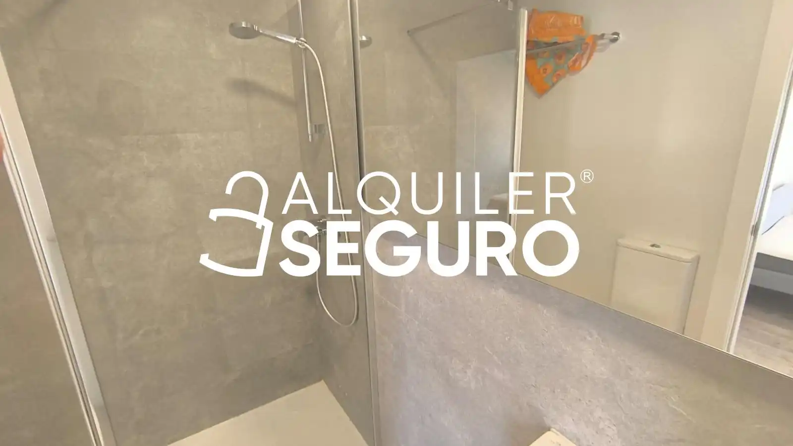 Bany de Pis de lloguer en Sevilla amb Aire condicionat, Traster i Piscina