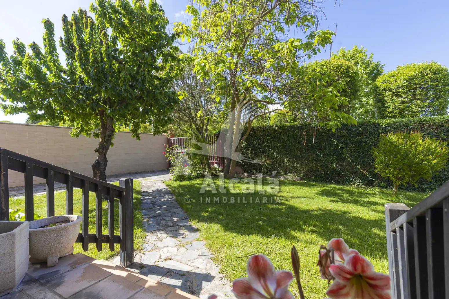 Jardín de Casa adosada en venta en Villalbilla con Aire acondicionado, Calefacción y Parquet