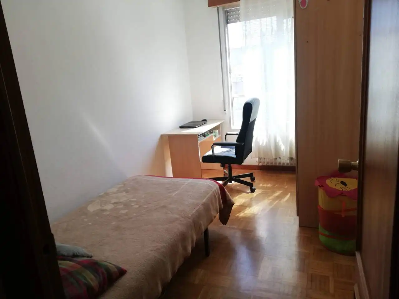 Bedroom of Flat for rent in Burgos  with Heating, Parquet flooring and Terrace