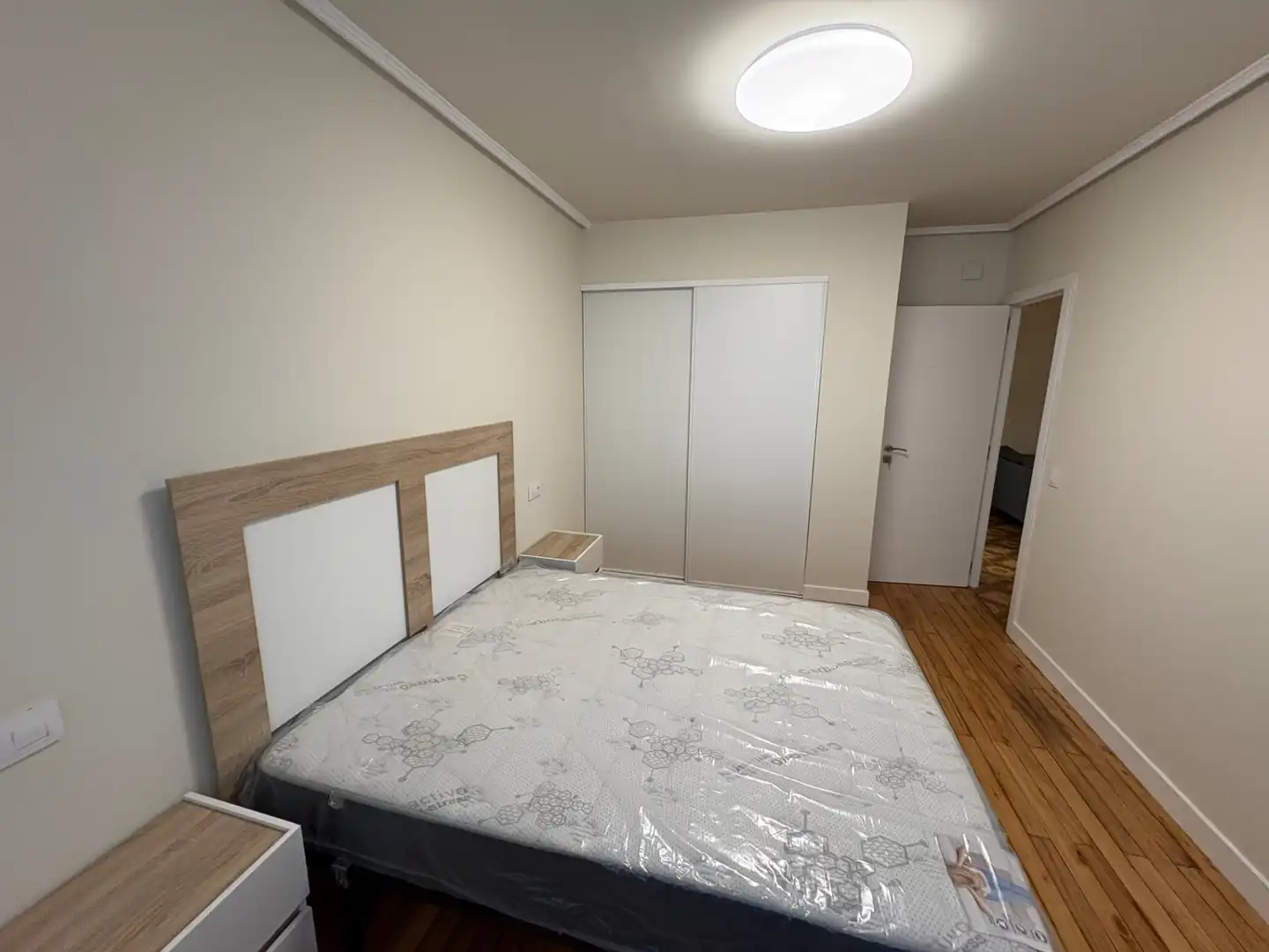 Schlafzimmer von Wohnung zur Miete in Ferrol mit Abstellraum, Möbliert und Ofen