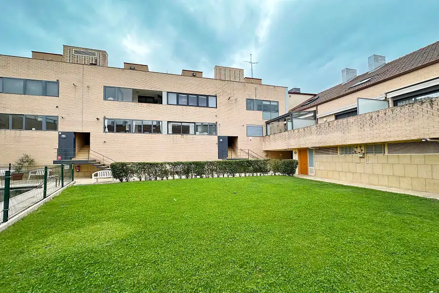 Vista exterior de Dúplex en venta en Torrelodones con Calefacción, Parquet y Horno