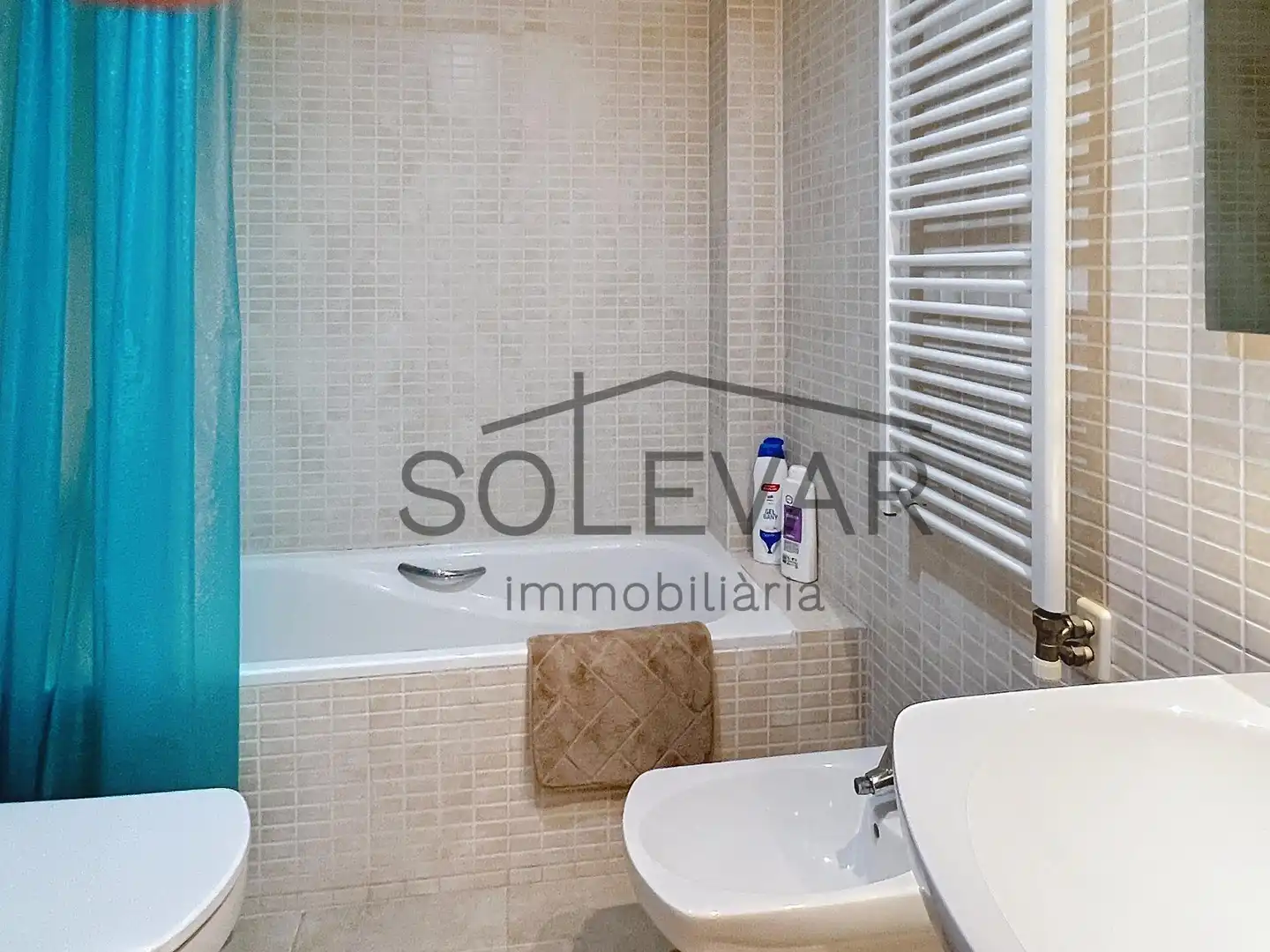 Badezimmer von Wohnung zum Verkauf in La Pobla de Segur mit Klimaanlage, Heizung und Parkett