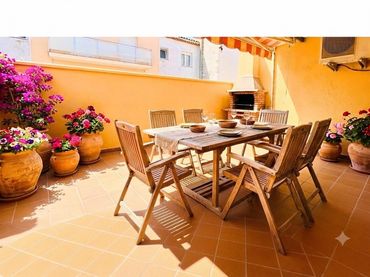 Terraced house with balcony for sale in Centre