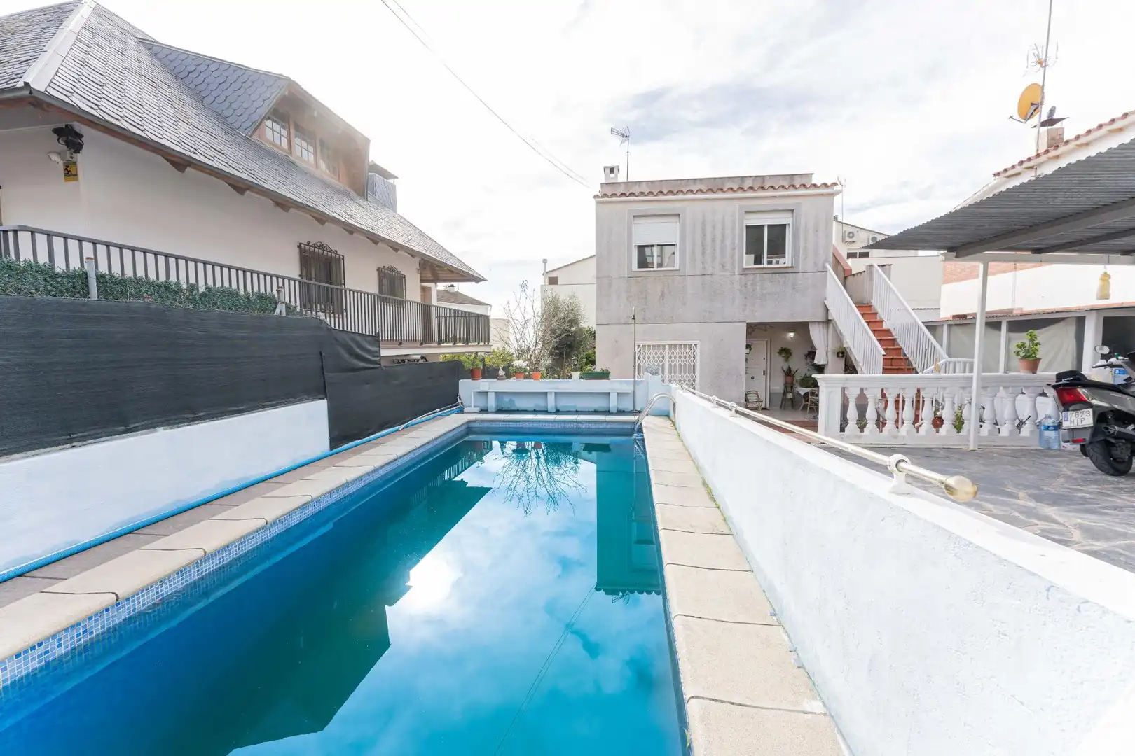Piscina de Casa o xalet en venda en Viladecans amb Aire condicionat, Calefacció i Jardí privat