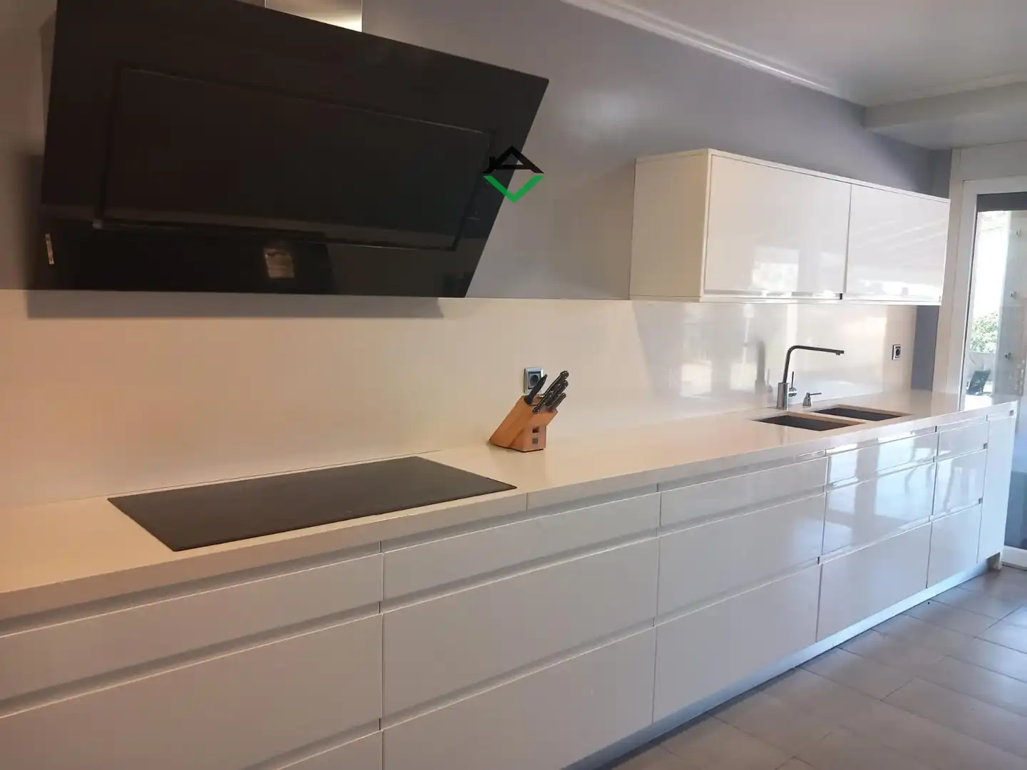 Cuina de Casa o xalet en venda en Cangas  amb Calefacció, Terrassa i Traster