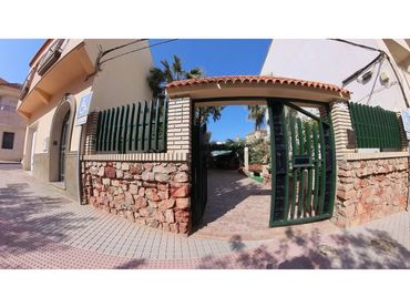 Casa amb jardí en venda a Calle Carrera San Isidro
