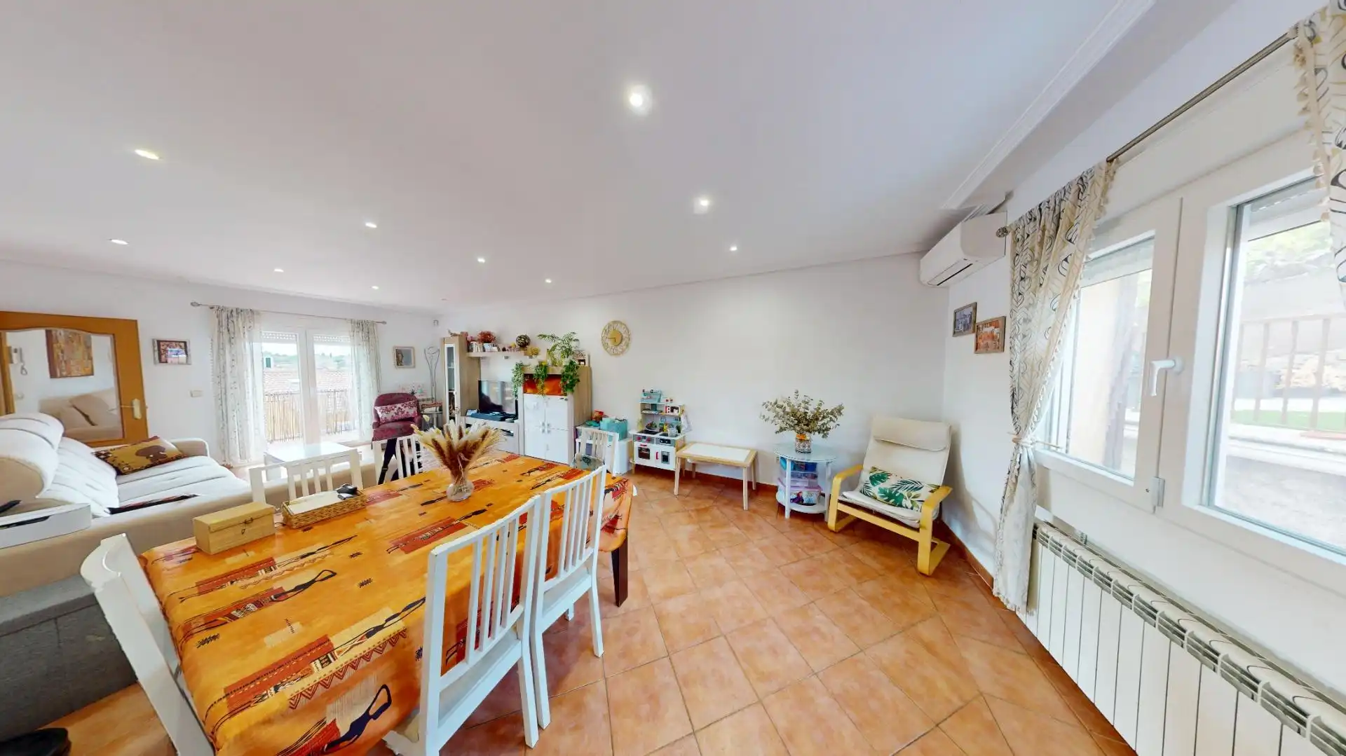 Comedor de Casa o chalet en venta en El Molar (Madrid) con Aire acondicionado, Calefacción y Jardín privado