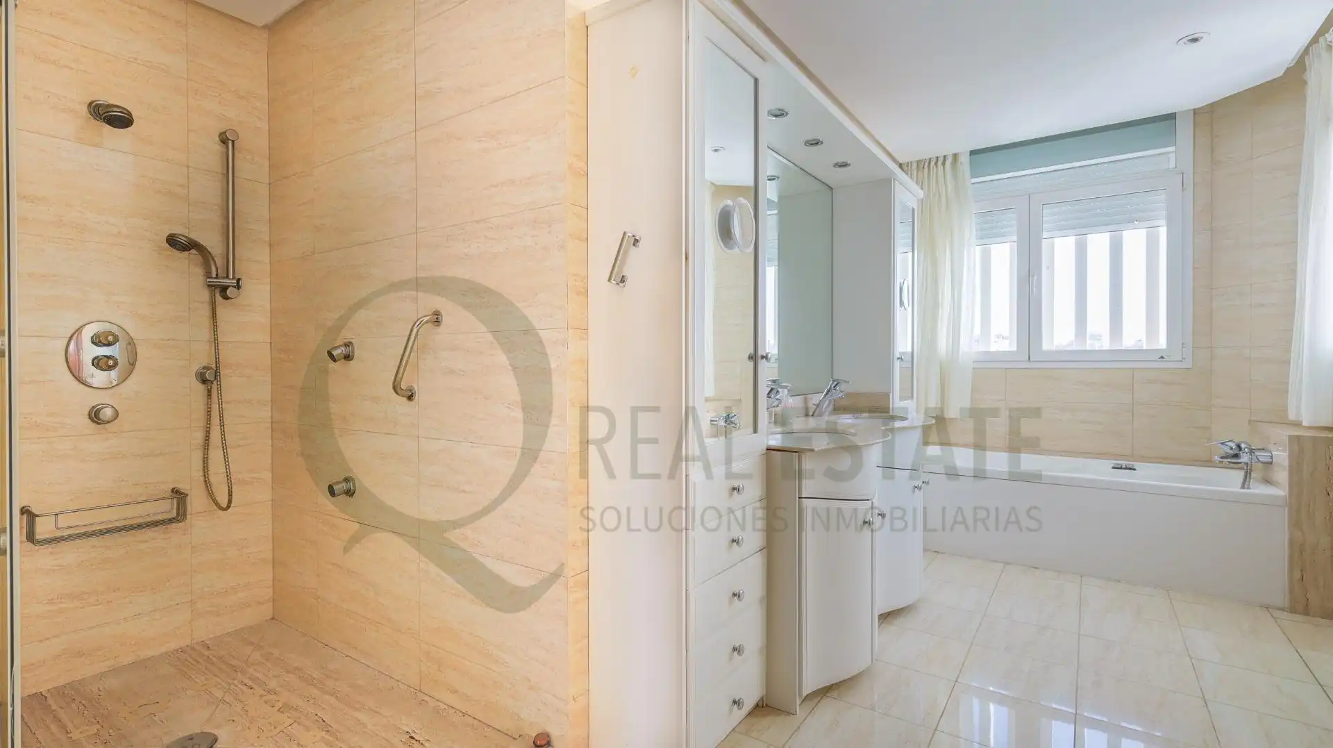 Badezimmer von Dachboden zur Miete in Alicante / Alacant mit Klimaanlage, Privatgarten und Terrasse