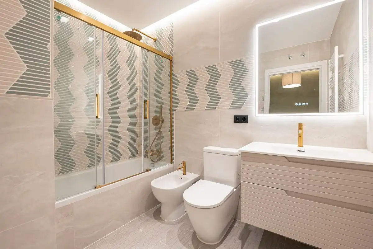 Flat with lift for sale in C. de Guzmán el Bueno, imagen 49
