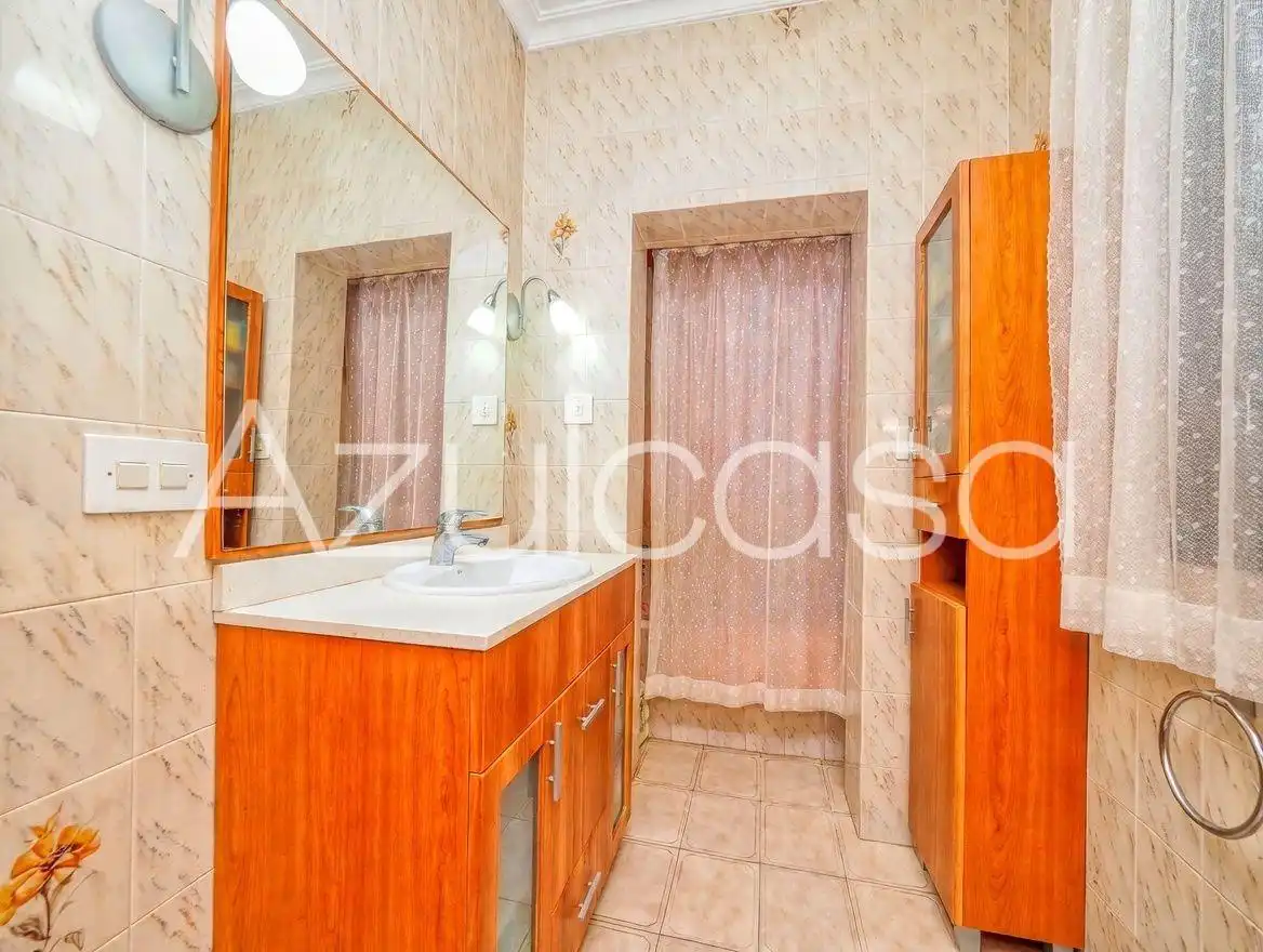 Bany de Casa o xalet en venda en Busot amb Aire condicionat, Traster i Piscina