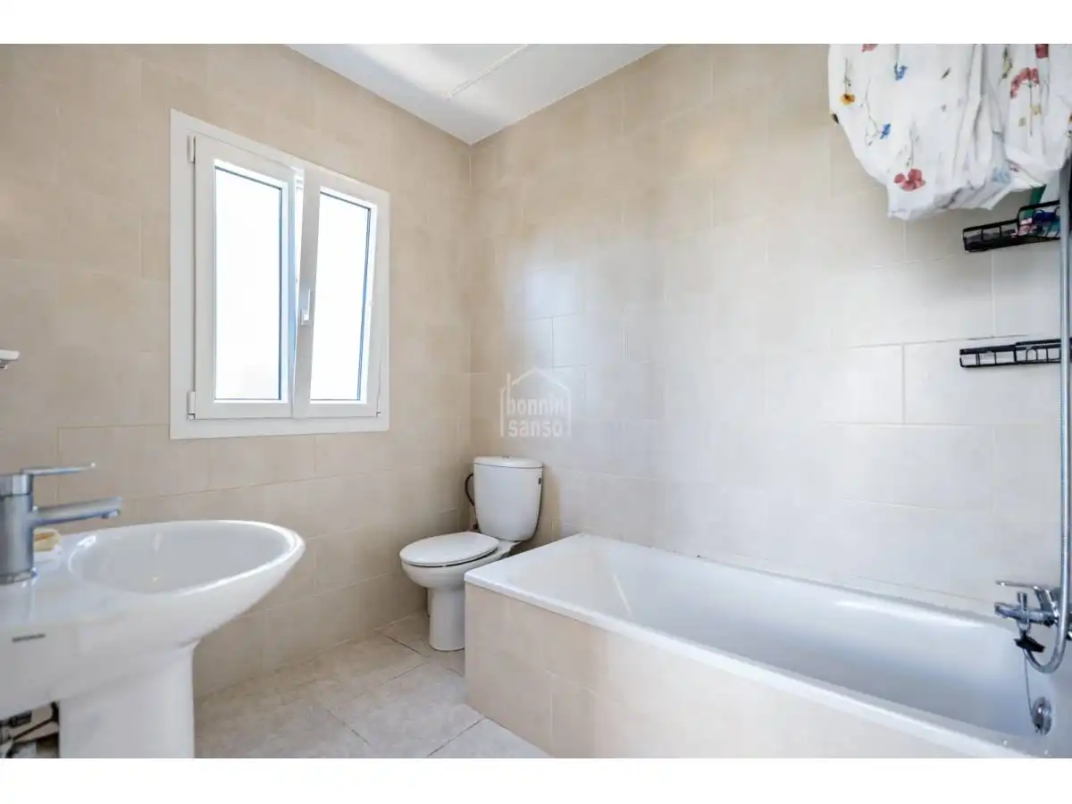 Baño de Casa o chalet en venta en Sant Lluís con Jardín privado, Terraza y Piscina