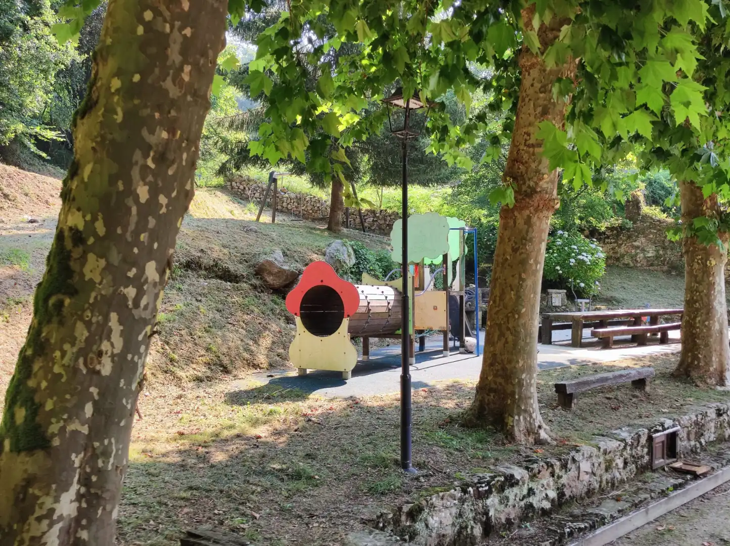 Vista exterior de Casa adosada en venda en Corvera de Toranzo amb Calefacció, Jardí privat i Parquet