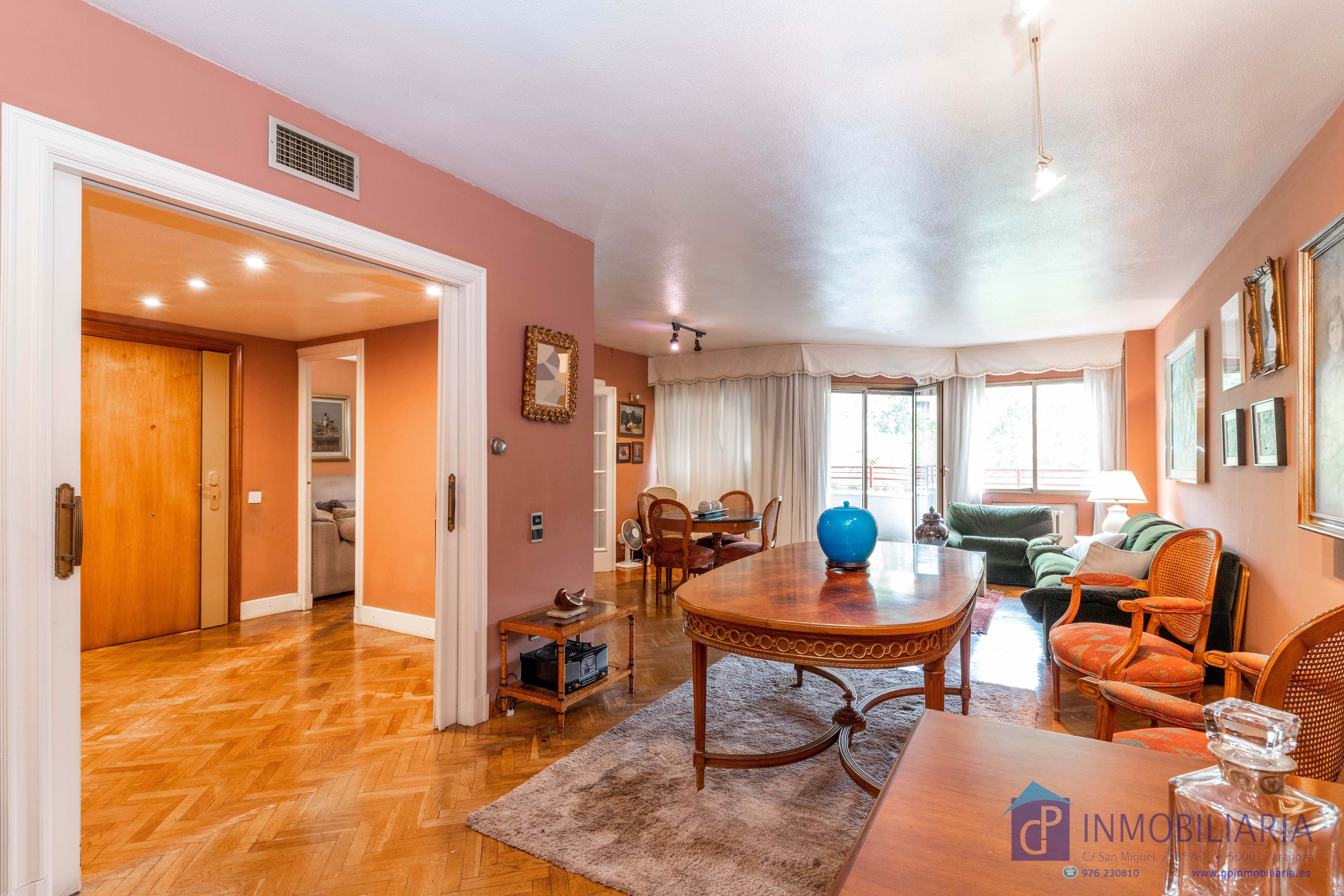 Living room of Flat for sale in  Zaragoza Capital  with Parquet flooring, Terrace and Storage room