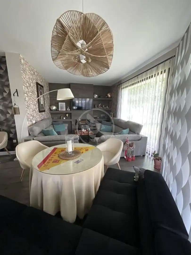 Sala d'estar de Casa o xalet en venda en Linares amb Aire condicionat