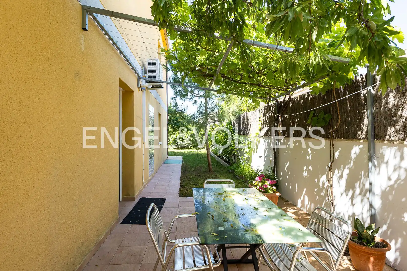 Terrassa de Casa o xalet en venda en Cubelles amb Aire condicionat, Calefacció i Jardí privat