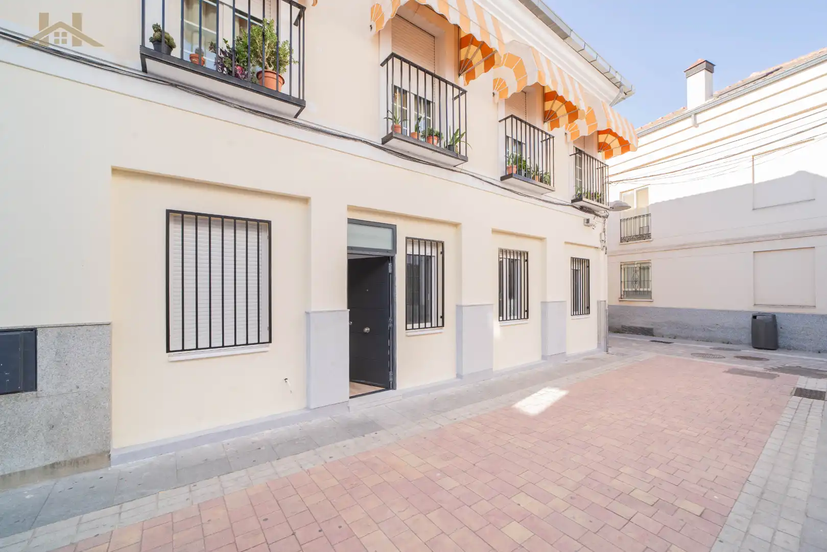 Exterior view of Flat for sale in Pinto  with Air Conditioner, Heating and Oven