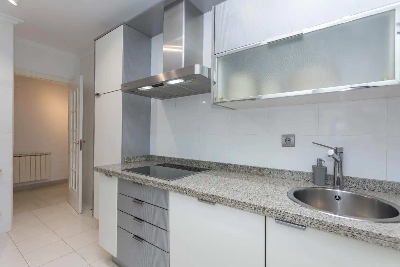 Cocina de Piso en venta en San Vicente de la Barquera con Calefacción, Terraza y Piscina comunitaria
